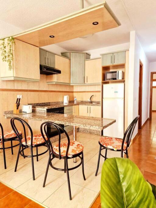 Comfortable Centrally Located Apartment Playa Feñabe Bagian luar foto